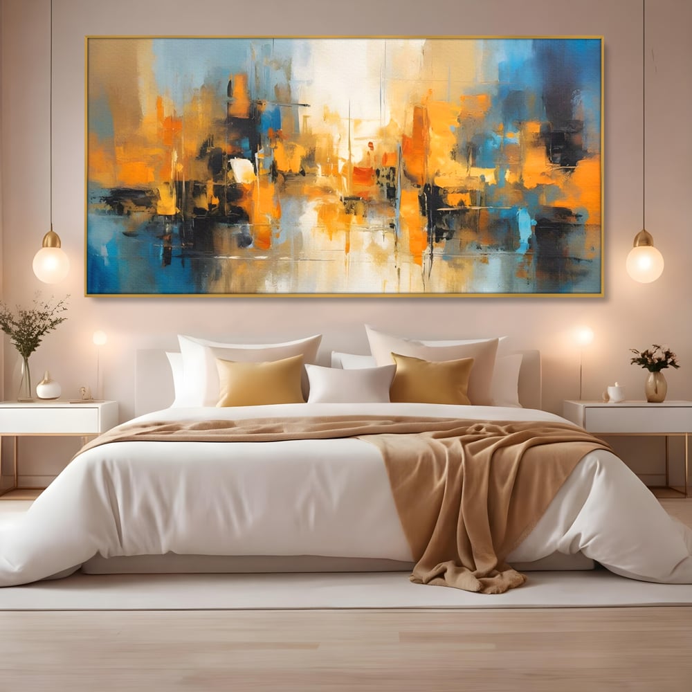 Tablou canvas cu pictura abstracta cu reflexii in apa, in rama de aluminiu auriu, pe perete intr-un dormitor
